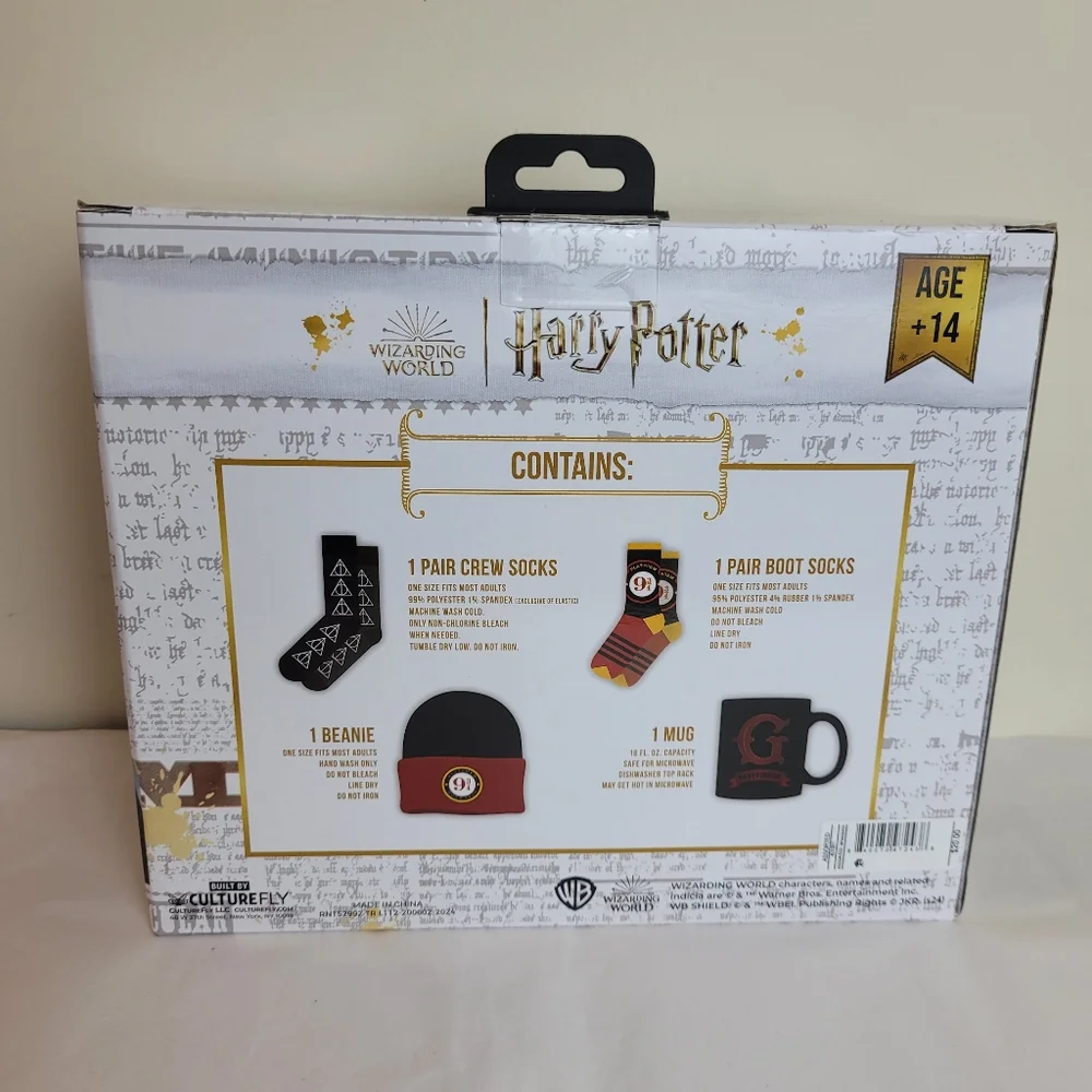 Hogwarts Harry‎ Potter Boxed Gift Set: Coffee Mug, Socks, Beanie Hat. Wizzard.